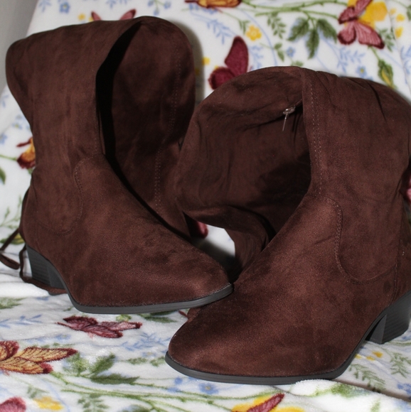 Boots - Picture 4 of 4